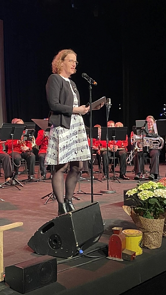 Gunn Marit leia oss trygt gjennom konserten og hadde gjort eit grundig forarbeid.